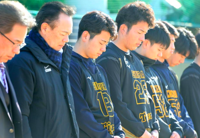 阪神・淡路大震災から29年ー。選手、スタッフが黙祷